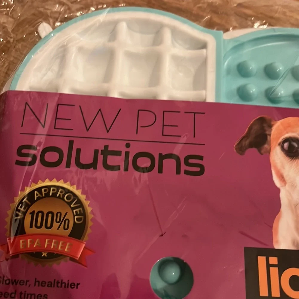 New/sealed new pet solutions lick mat